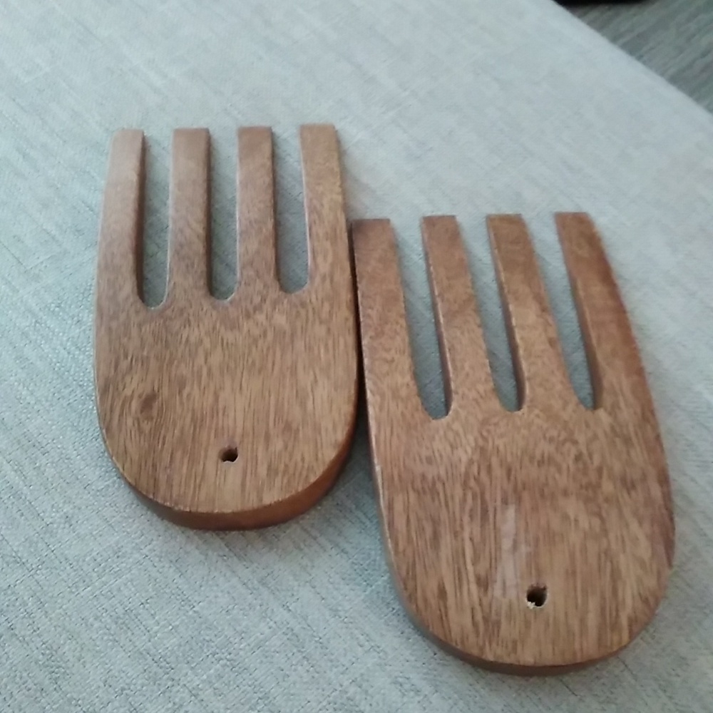 Large wooden salad tossing claws. Brand new condition.